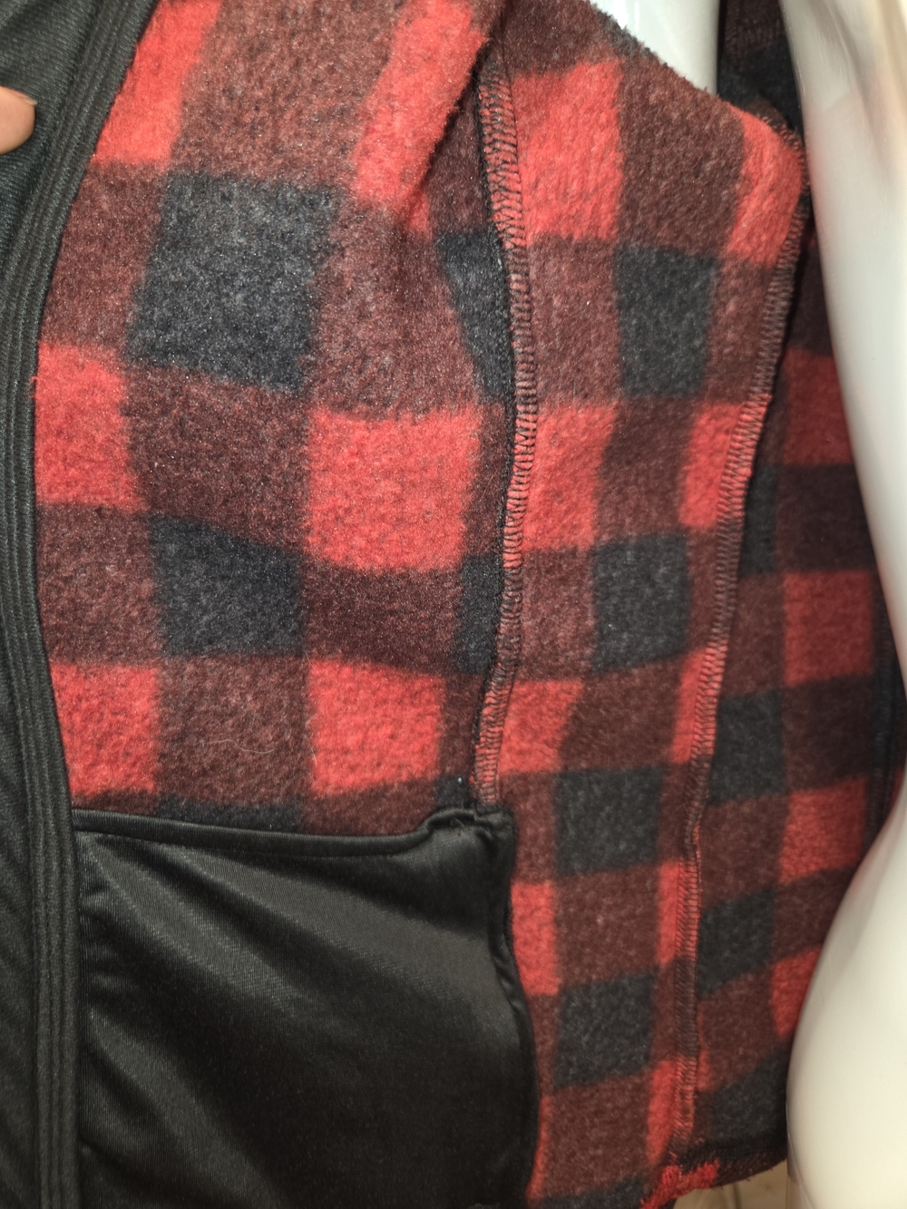 The North Face Women’s Red & Black Buffalo Plaid Fleece Jacket - Picture 8 of 12